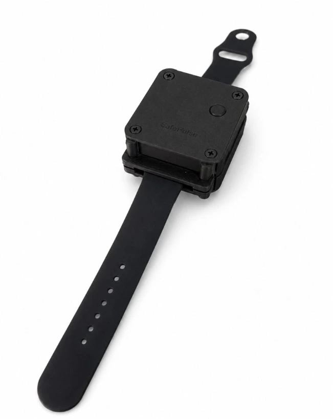La tecnología tiene forma de brazalete, se ajusta en la mano dominante del usuario al acostarse y procesa los patrones de movimiento mediante un algoritmo propio