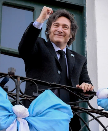 El presidente Javier Milei firmó los decretos 916/2026 y 927/2026 para nombrar formalmente a ambos vocales