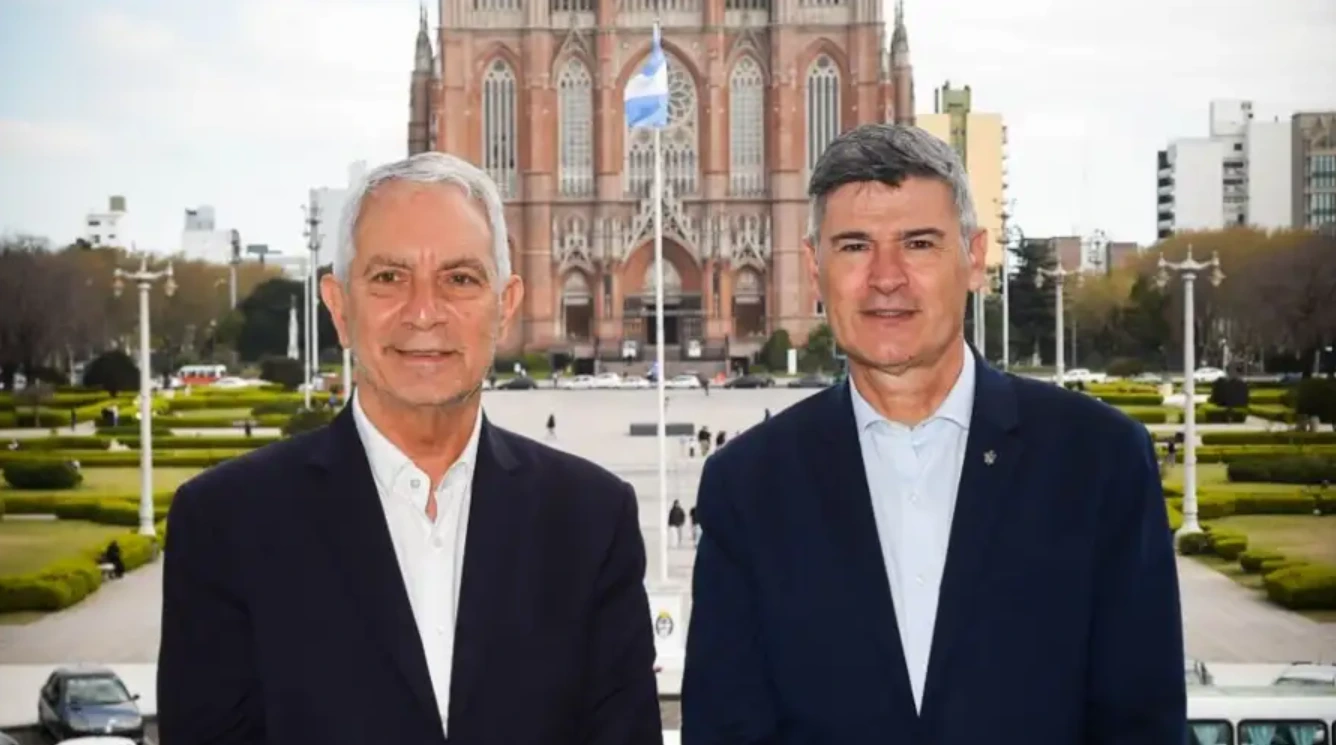Previo al cierre formal de la cumbre, Passerini mantuvo un encuentro con el intendente de La Plata, Julio Alak