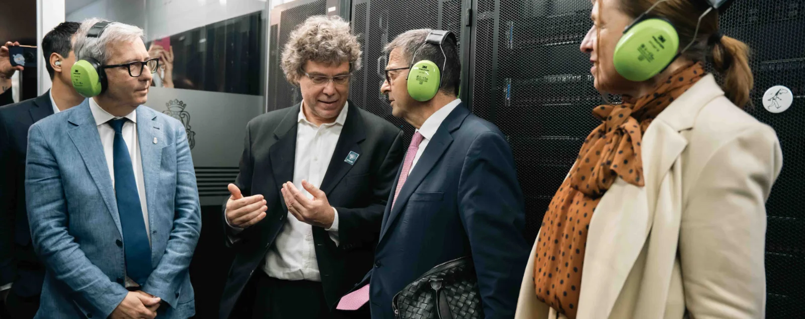 La presentación de la supercomputadora contó con el rector Jhon Boretto, la vicerrectora Mariela Marchisio y el embajador de Suiza en Argentina, Andrea Semadeni