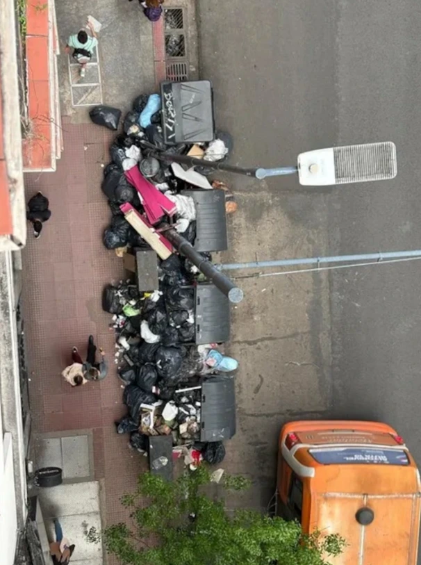 Las imágenes mostraron contenedores desbordados que generaban un olor insoportable