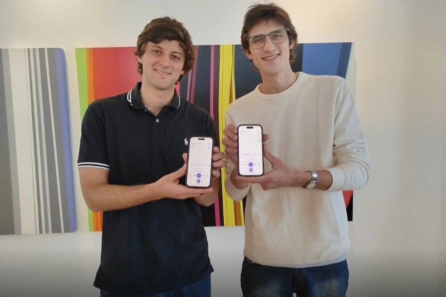 Dos ingenieros cordobeses crearon una aplicación con IA para contar las noticias