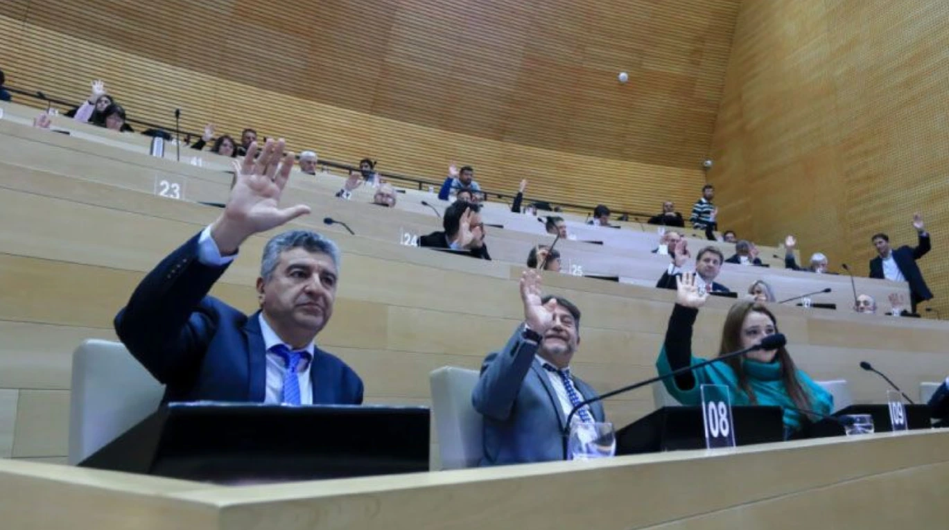 Las actividades institucionales vinculadas a la visita del papa León XIV permitieron construir un marco de distensión temporal entre las bancadas