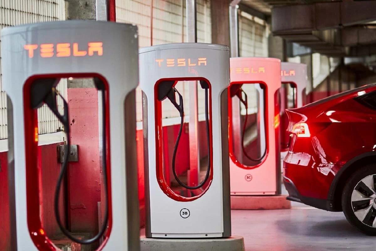 Los primeros supercargadores de Tesla en Argentina se instalarán en estaciones de servicio de YPF