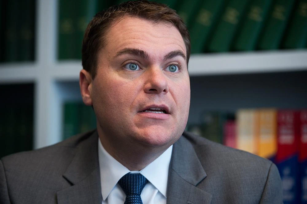 El asambleísta DeMaio criticó fuertemente el nuevo proyecto de Newsom y responsabilizó a la gestión demócrata por la situación económica del estado