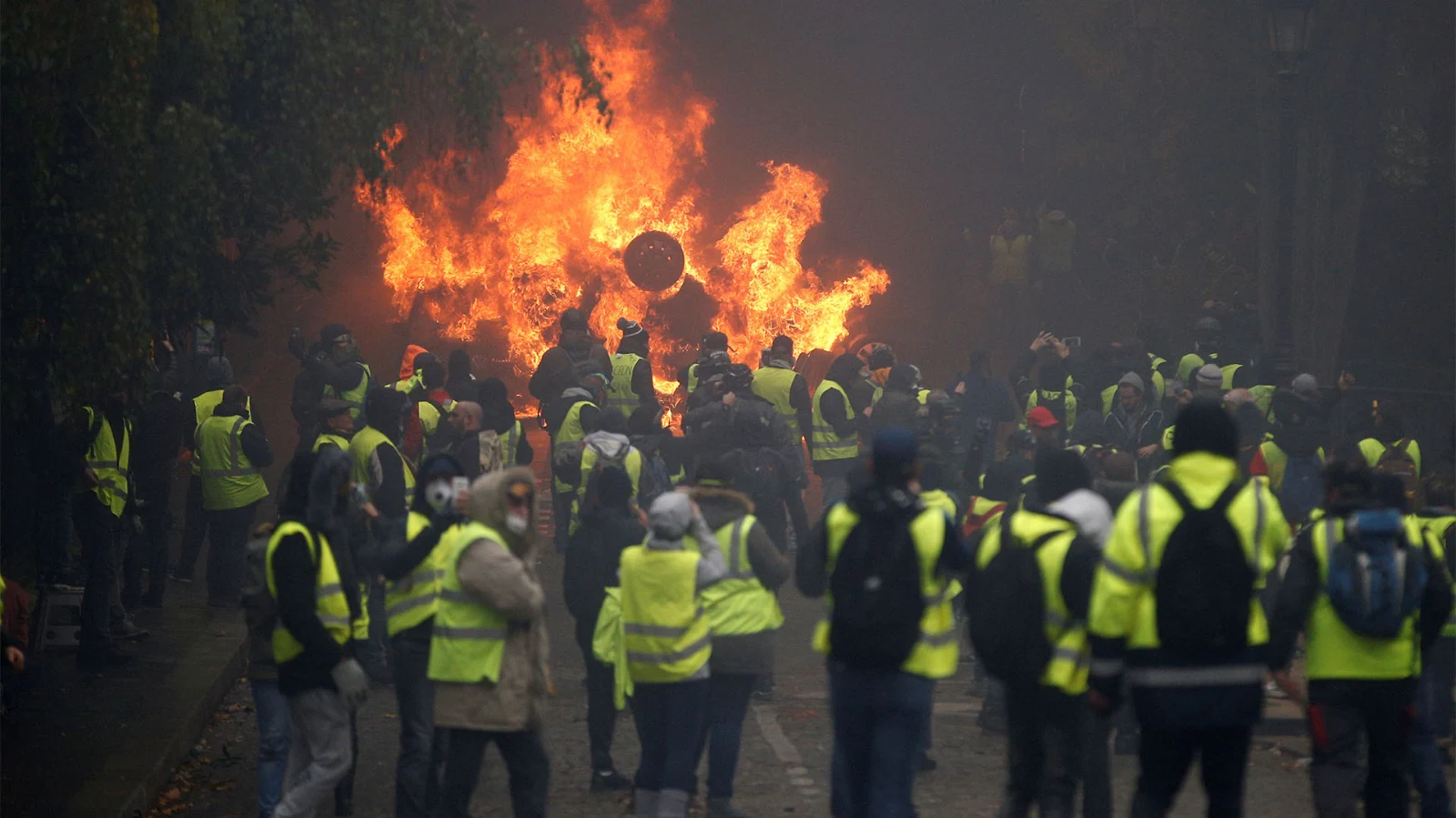 Varios movimientos de ultra-izquierda llamaron a reactivar el movimiento de los ''Chalecos Amarillos'' luego de los destrozos 