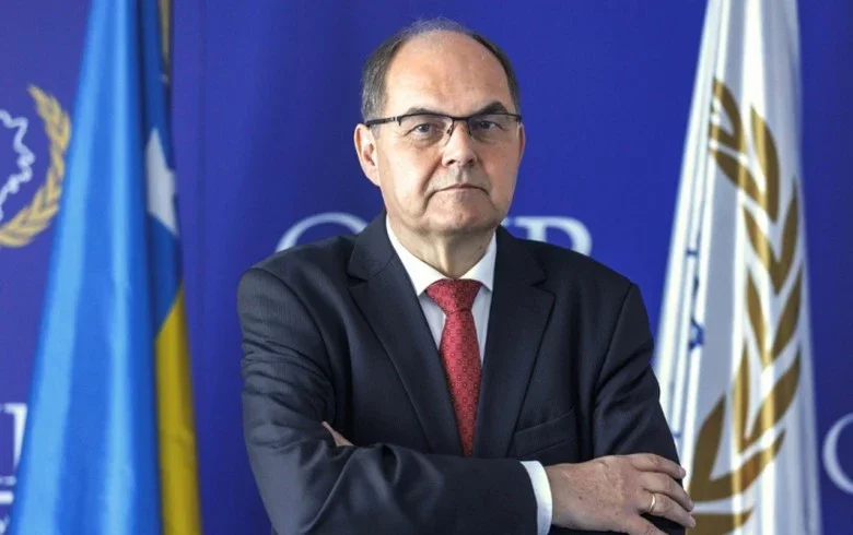El socialista Christian Schmidt presentó su renuncia como Alto Representante para Bosnia y Herzegovina tras numerosos cuestionamientos 