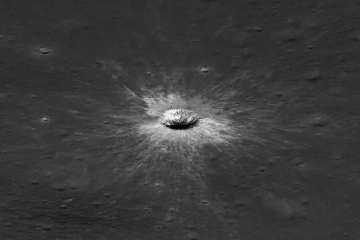Cómo es el nuevo cráter descubierto por la NASA en la Luna
