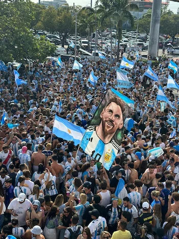 Argentinians in American Streets