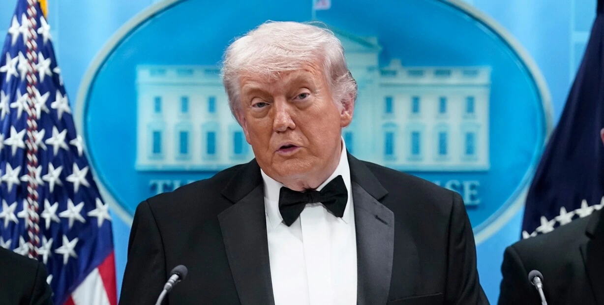 Donald Trump mostró gran firmeza y confianza en las fuerzas de seguridad durante la conferencia.