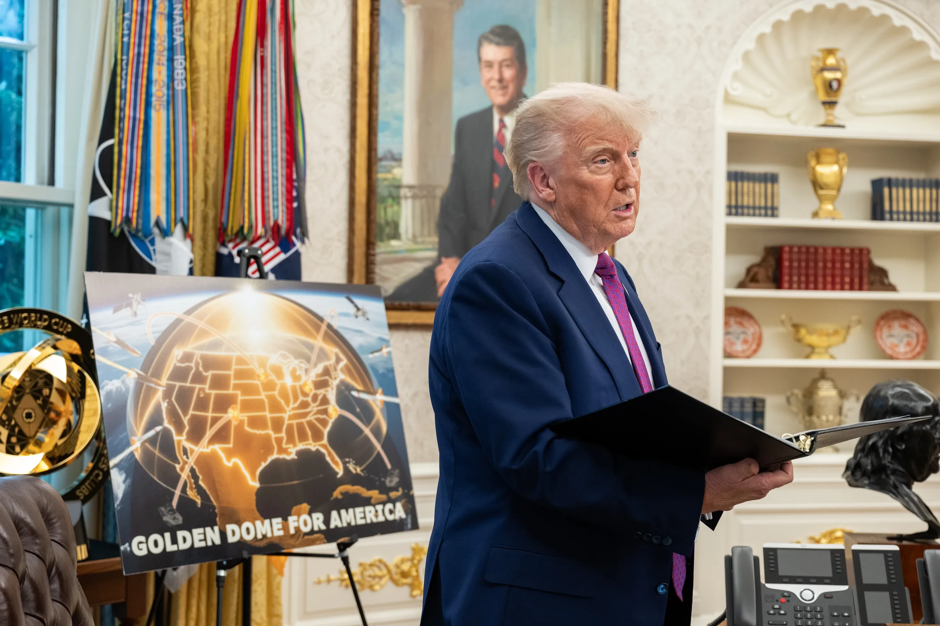 The Donald Trump administration presented the new phase of the “Golden Dome” project in which it announced the award of contracts to companies in the sector