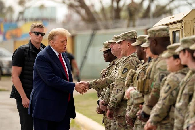El decreto firmado por el presidente estadounidense contempla situaciones frecuentes que los militares afrontan como traslados recurrentes y largos períodos de separación