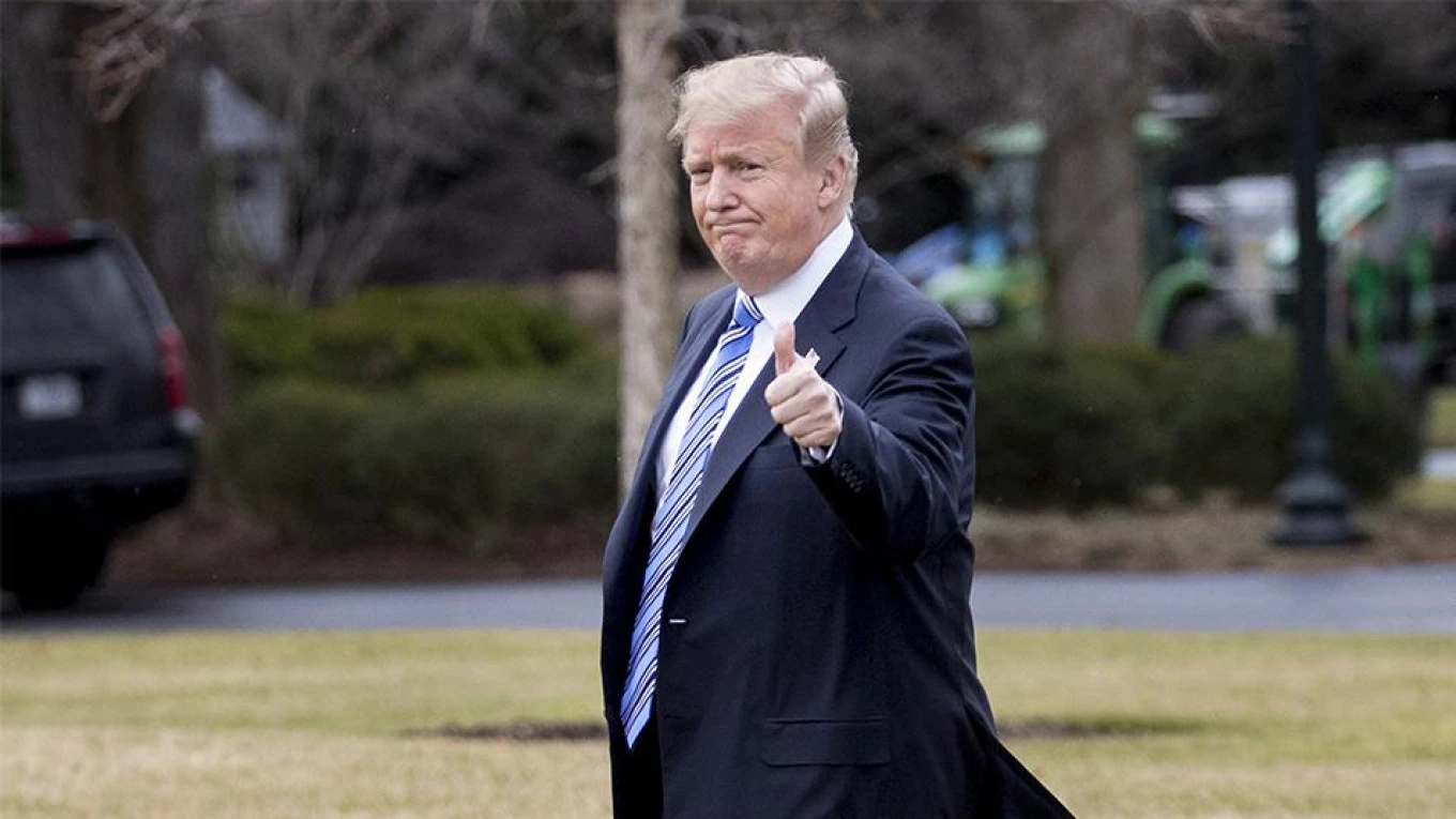 El expresidente demócrata acusó al gobierno de Trump de estar llevando a cabo actos de ''persecución política'' a pesar de que la investigación contra Omar está fuertemente sustentada desde el ámbito legal