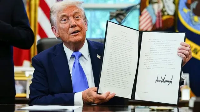 El gobierno de Donald Trump hará permanente el programa de fianzas para que los inmigrantes no superen los plazos de permanencia legal en el país