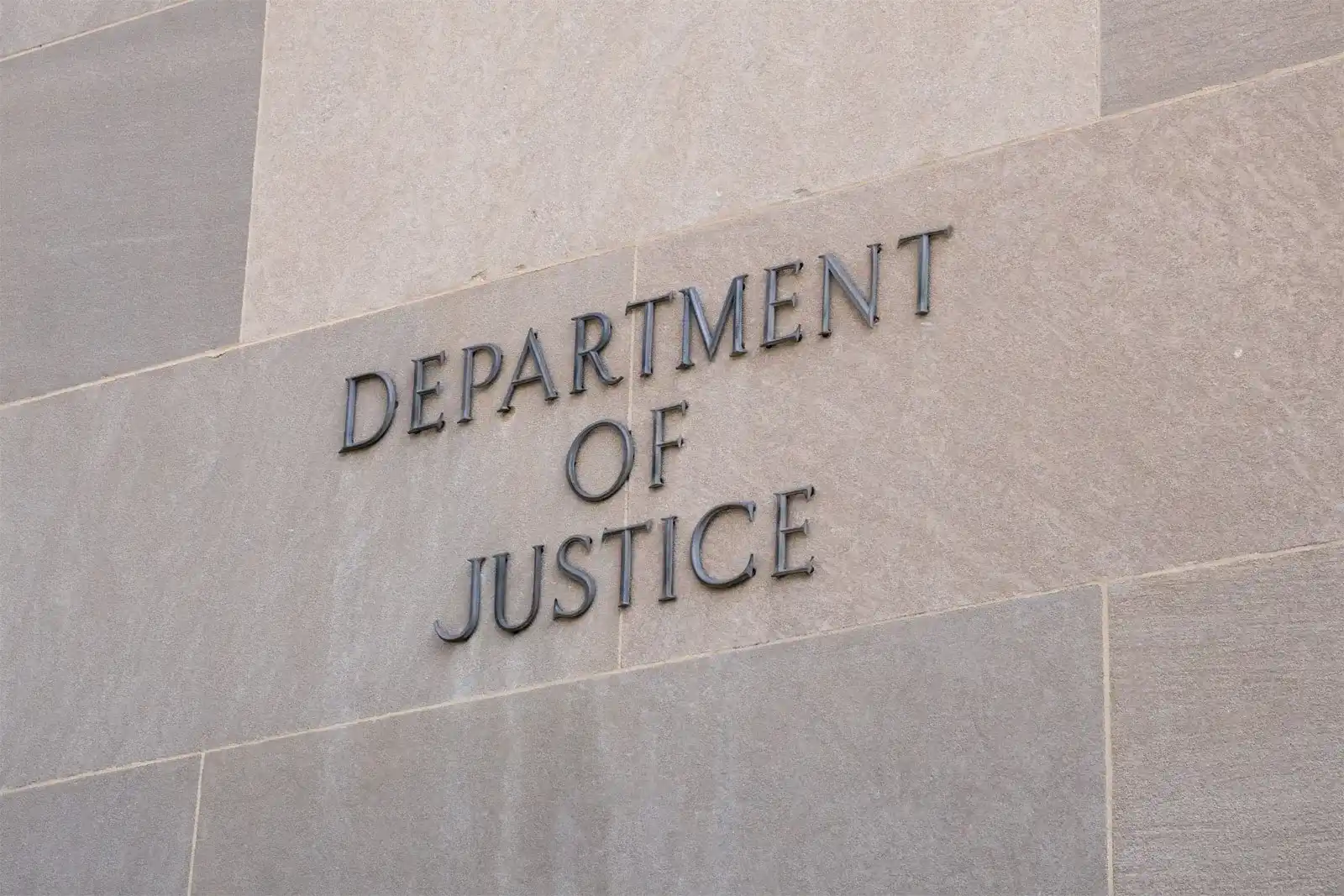 The U.S. Department of Justice assured that the defendants participated in covert activities and exchange of confidential information for money