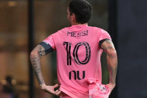 Rodrigo De Paul convirtió un gol y homenajeó a Lionel Messi tras la muerte de Jorge Messi