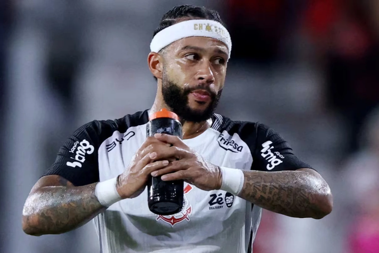 Tras no renovarle el contrato, Memphis Depay denunciará al Corinthians