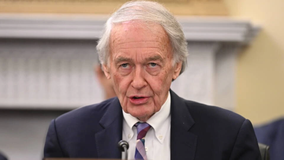 El candidato de Massachusetts también apuntó contra el senador demócrata Ed Markey por votar a favor de la designación de Marco Rubio como secretario de Estado