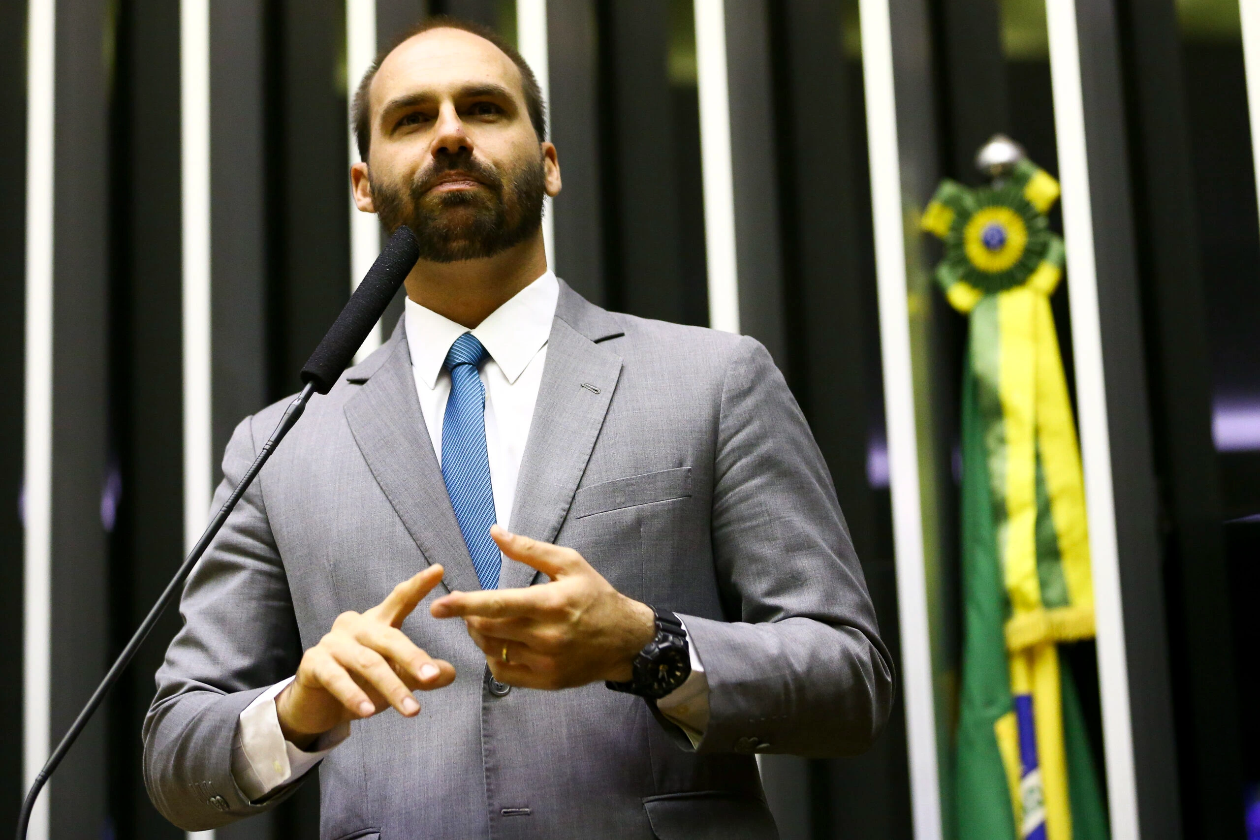 Eduardo Bolsonaro publicó un mensaje en la red social ''X'' en el cual denunciaba la campaña de la diputada socialista Tabata Amaral