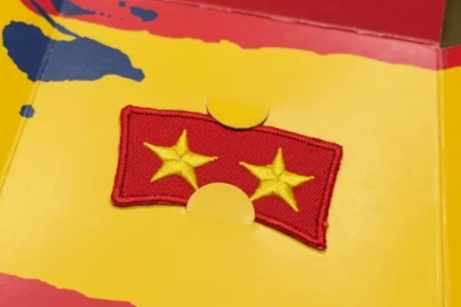In Spain, they couldn't wait and are giving away shirts with the 2 stars that anticipate a victory against Argentina