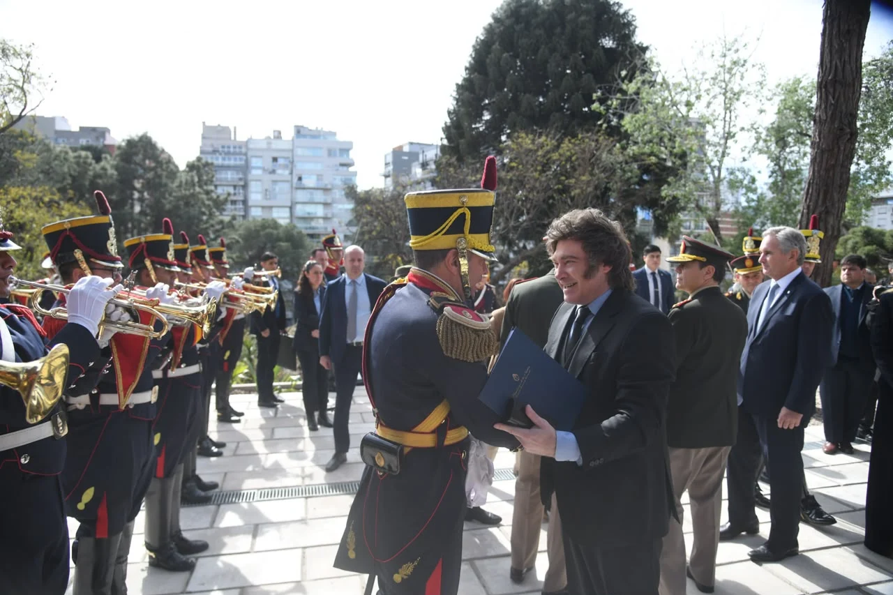 Milei inauguró el Museo de Granaderos y reivindicó la defensa de la soberanía argentina
