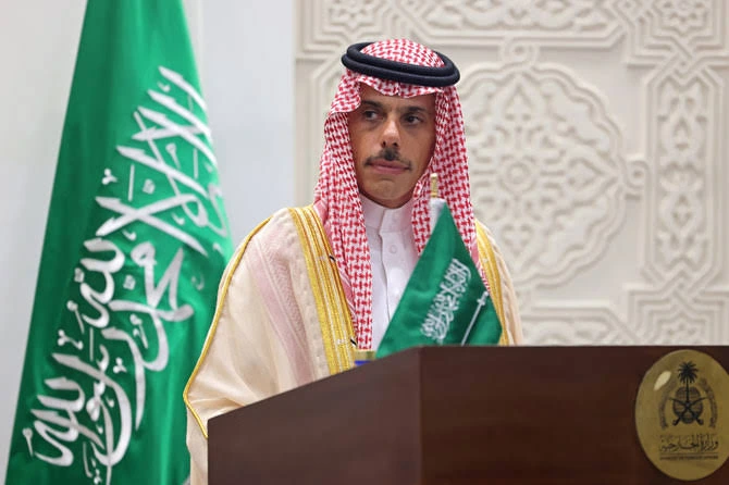 El líder de la democracia saudí disertó en la cumbre del BRICS y pidió la reducción de tensiones en la región