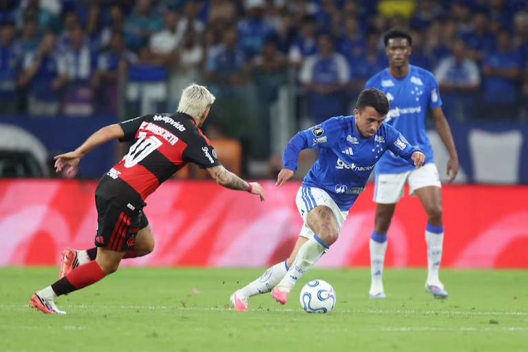 Hinchas del Flamengo fueron agredidos por la policía durante el partido frente a Cruzeiro por Copa Libertadores