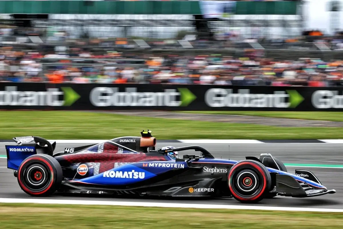 Colapinto debutó en la Fórmula 1 durante la FP1 de Silverstone 2024, cuando aún era parte de Williams