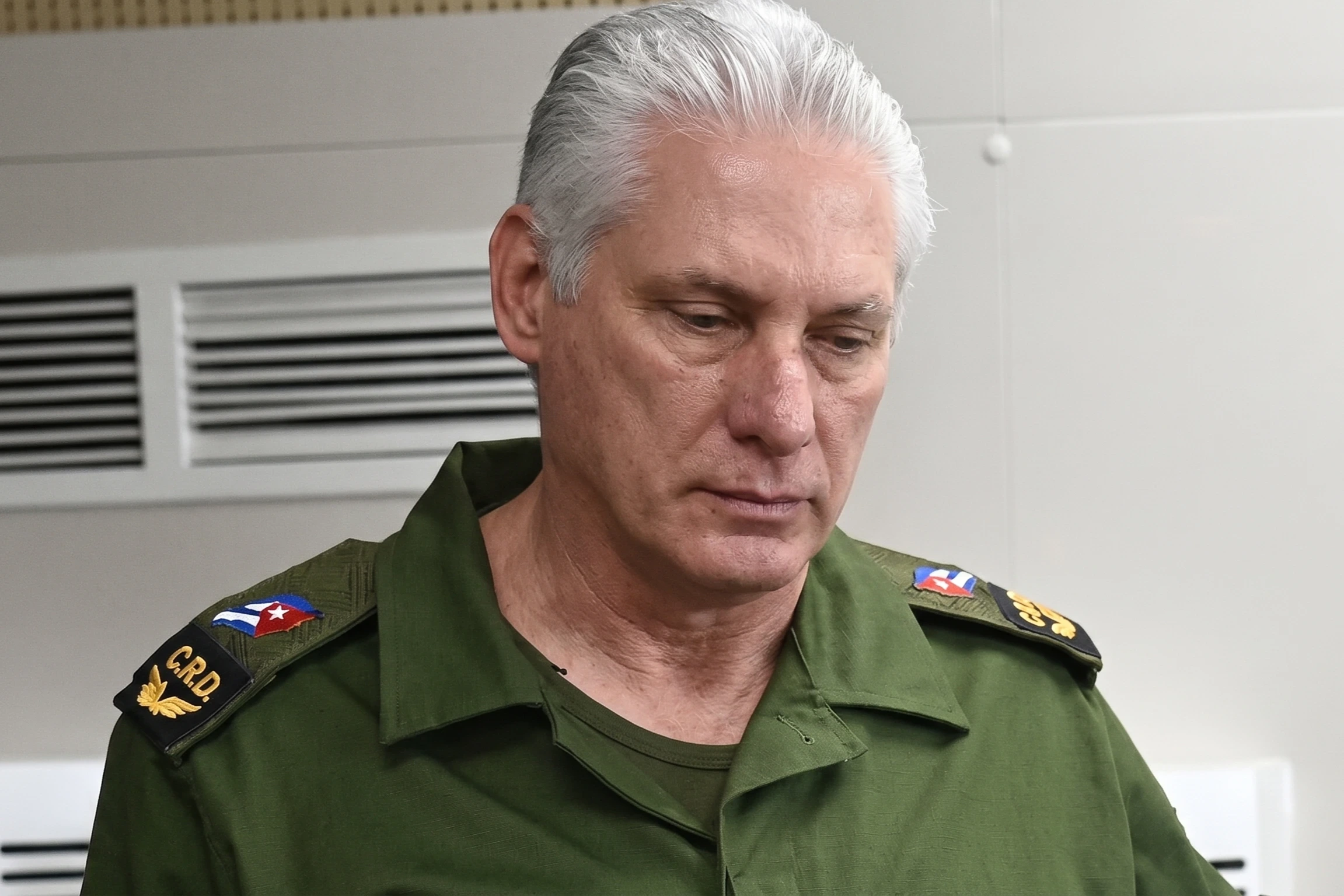 El dictador Díaz-Canel admite el colapso de Cuba tras décadas de fracaso del régimen