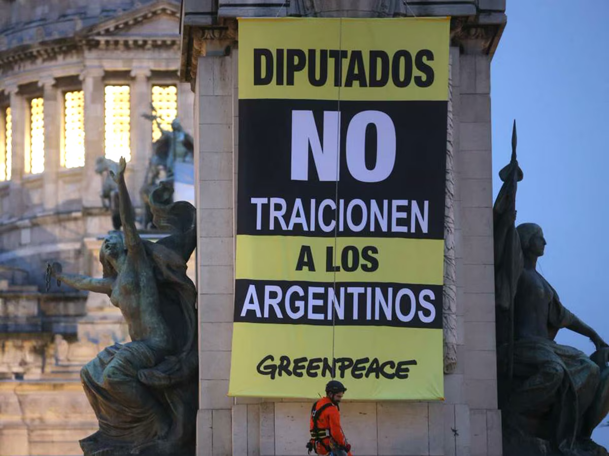El cartel de Greenpeace.