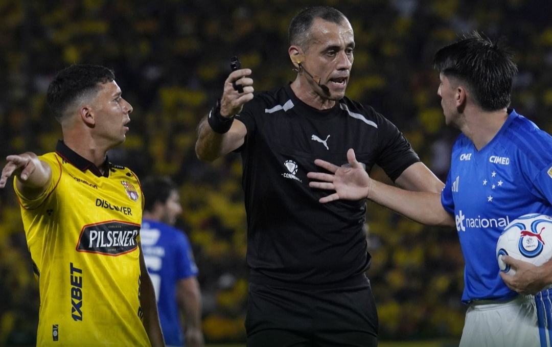 Juan Gabriel Benítez fue agredido por hinchas del Barcelona