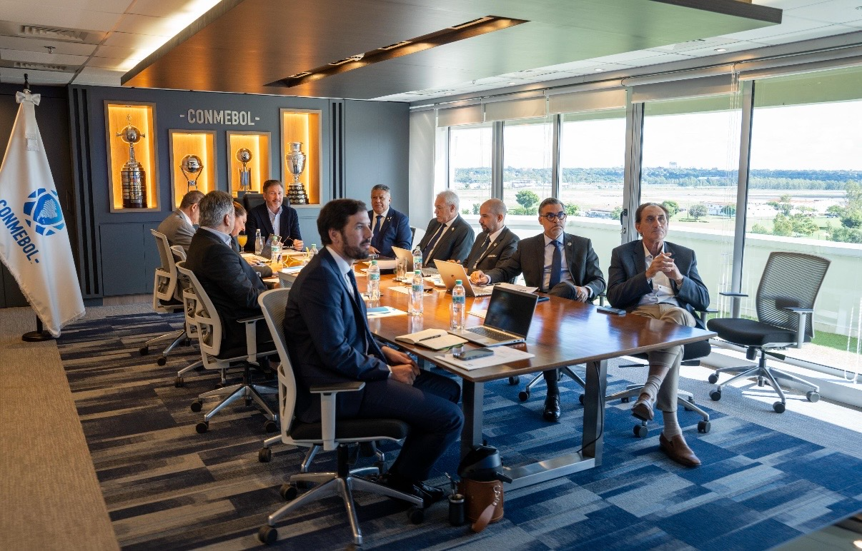 The 10 presidents of the South American federations unanimously supported Infantino