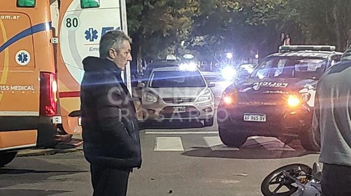 Una moto chocó con la camioneta en la que viajaban Kudelka y varios miembros del cuerpo técnico (Foto: Cadena 3 Rosario)