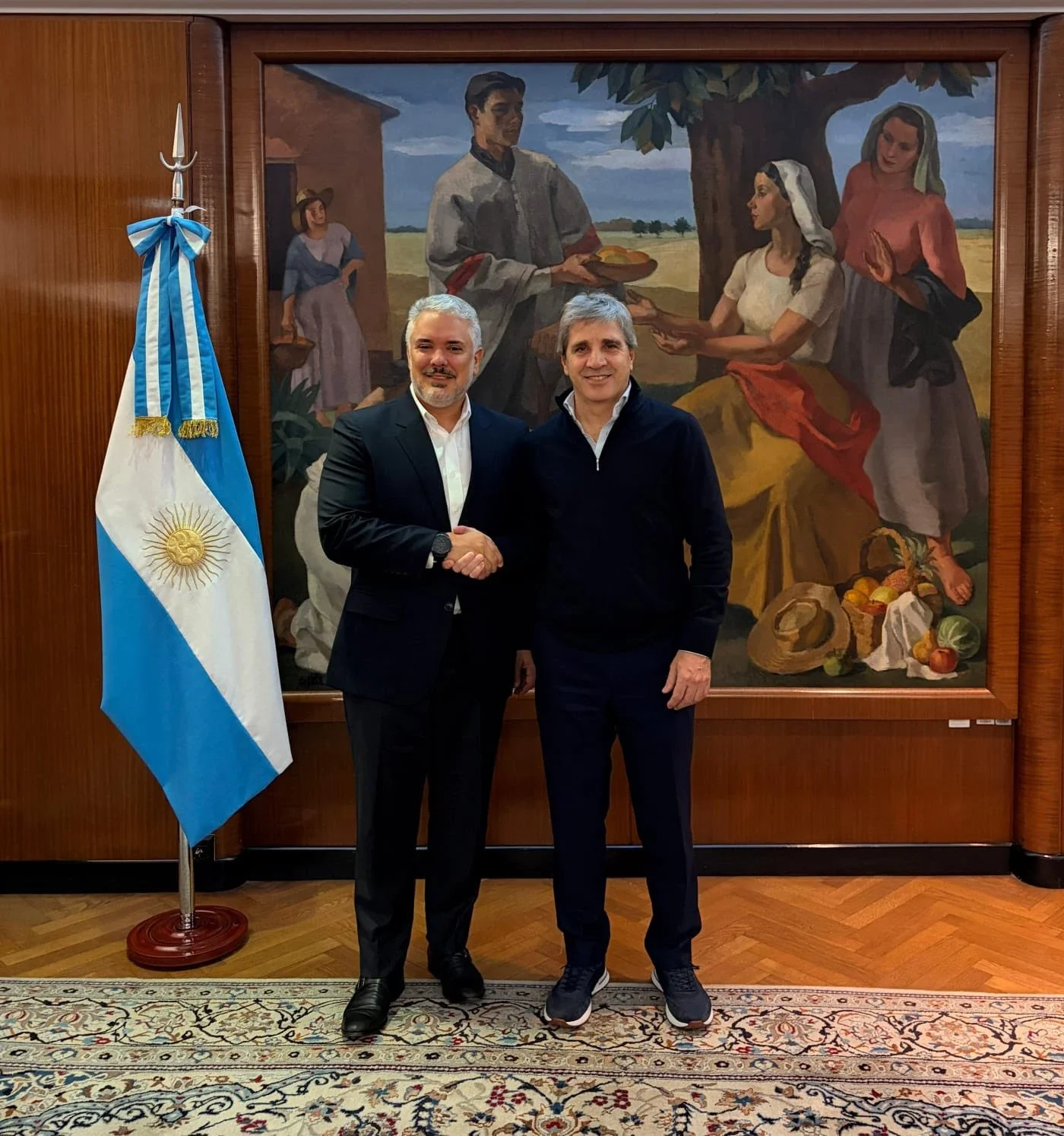 Luis Caputo con Ivan Duque.