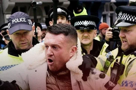 Tommy Robinson fue detenido en el Reino Unido bajo la Ley de Contraterrorismo
