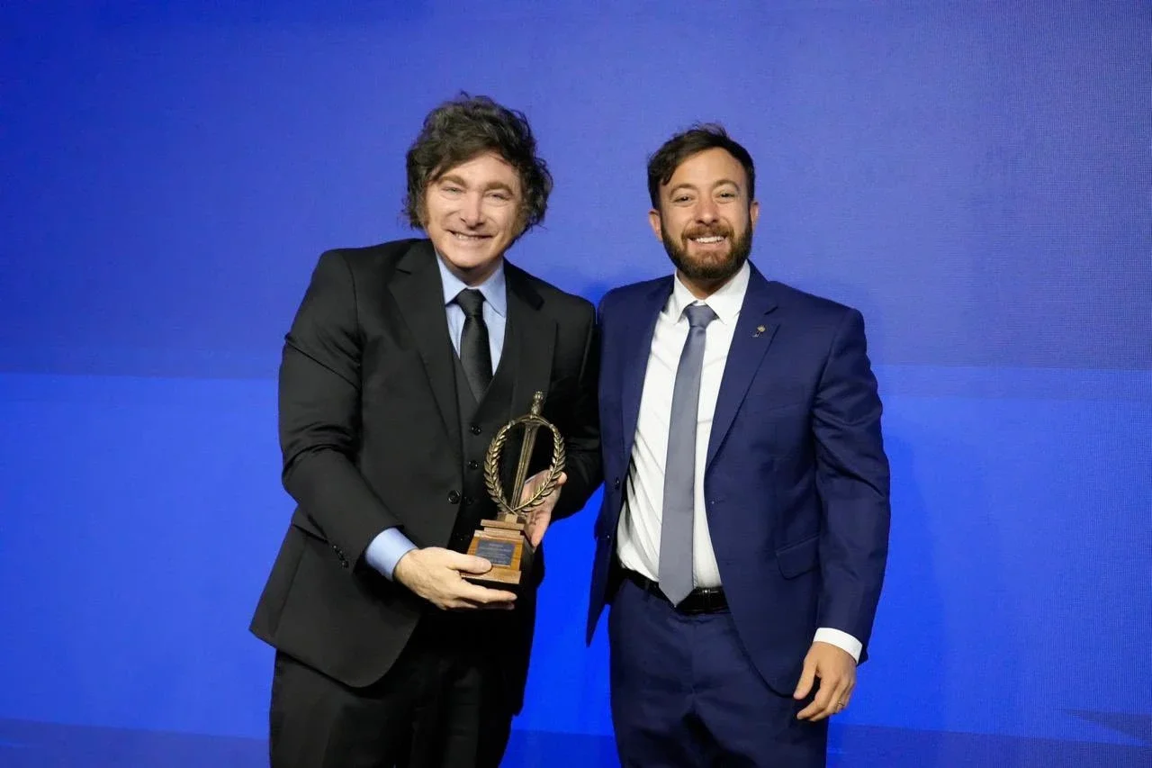 Javier Milei recibió un reconocimiento por para de la Fundación.