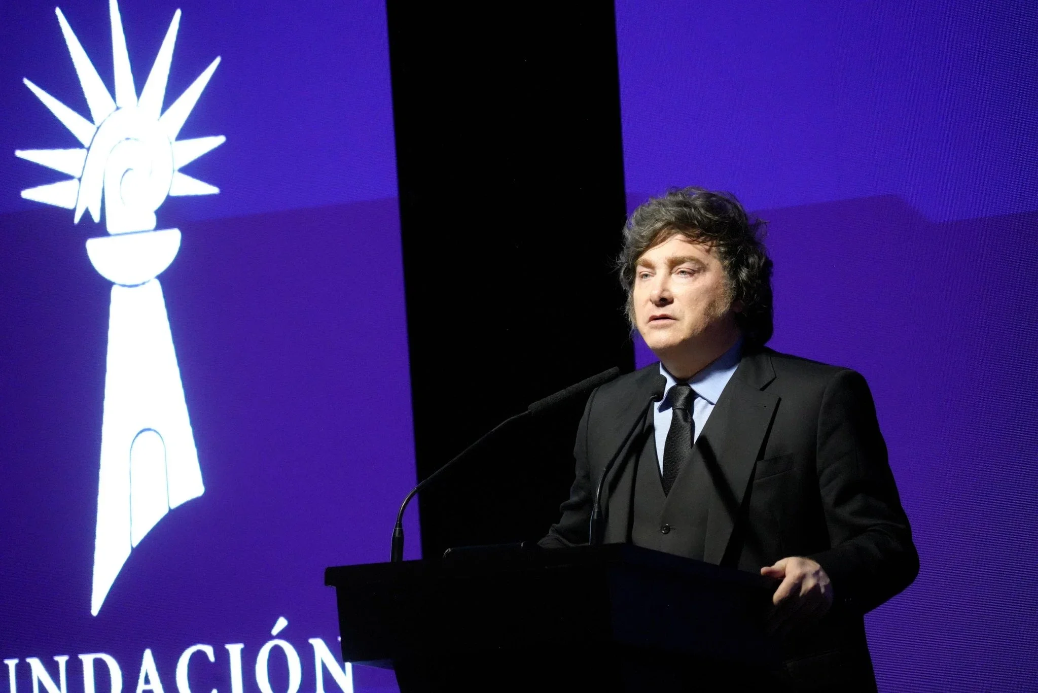 Javier Milei desde el estrado de la Fundación Faro.