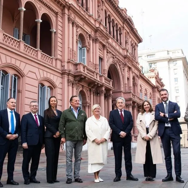 La comitiva de diputados europeos en el país.
