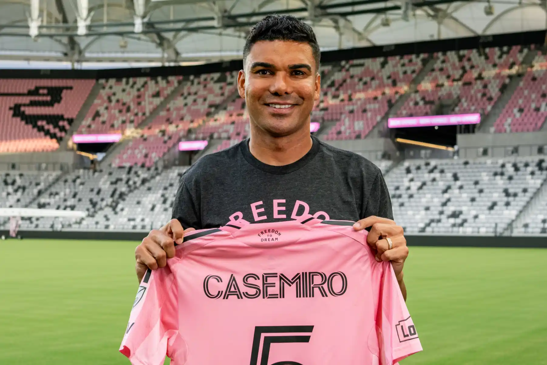 New luxury teammate for Messi: Inter Miami officially announced the signing of Casemiro