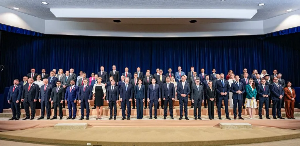 La postal del encuentro entre funcionarios de alto nivel convocada por el Departamento de Estado.