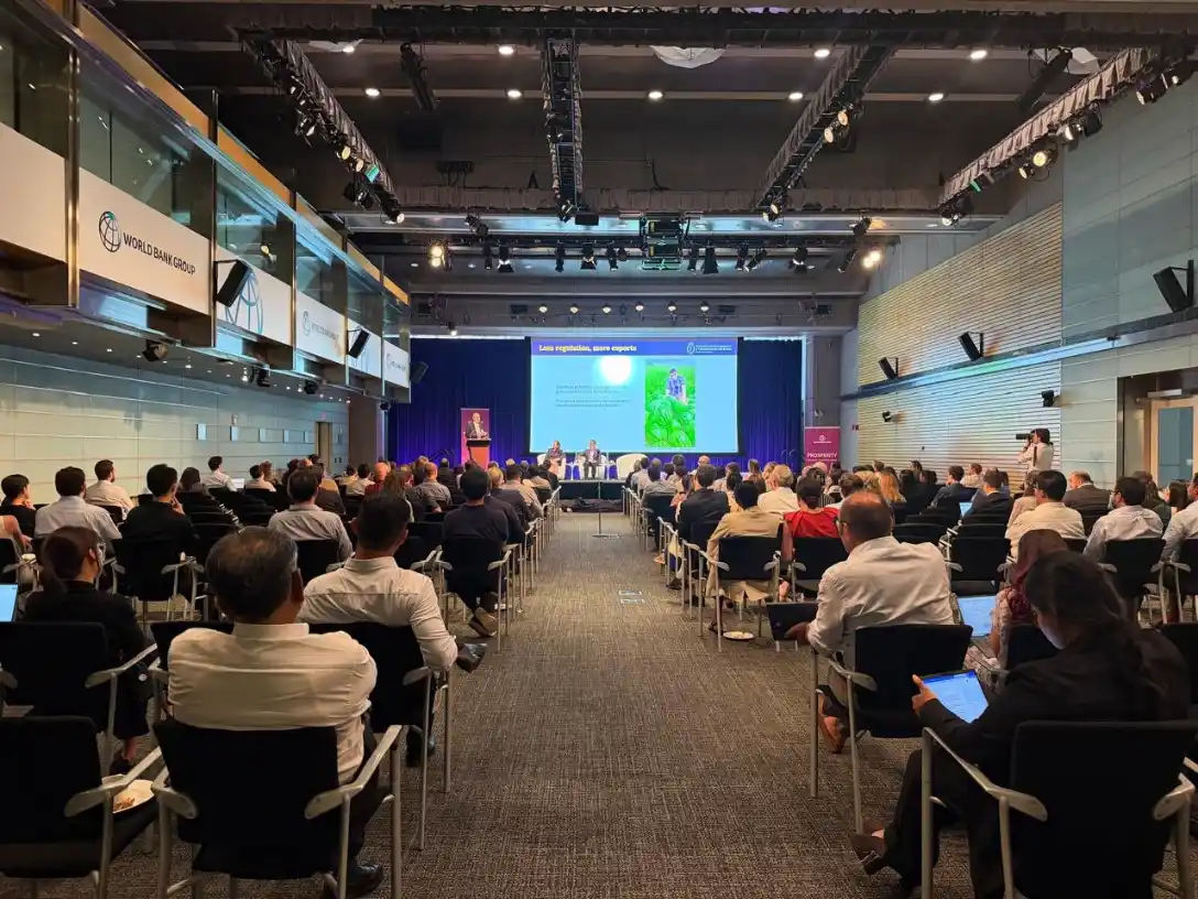 Sturzenegger at the World Bank forum