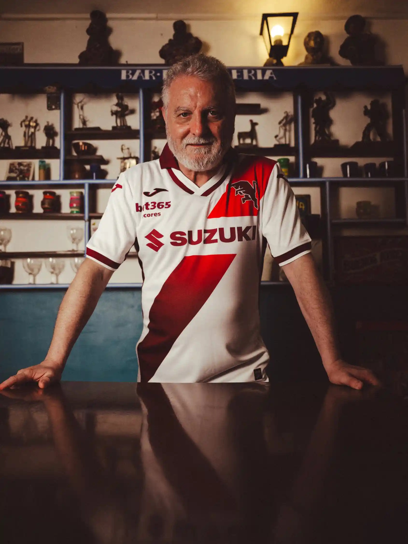 La nueva camiseta alternativa del Torino insiparada en los colores de River