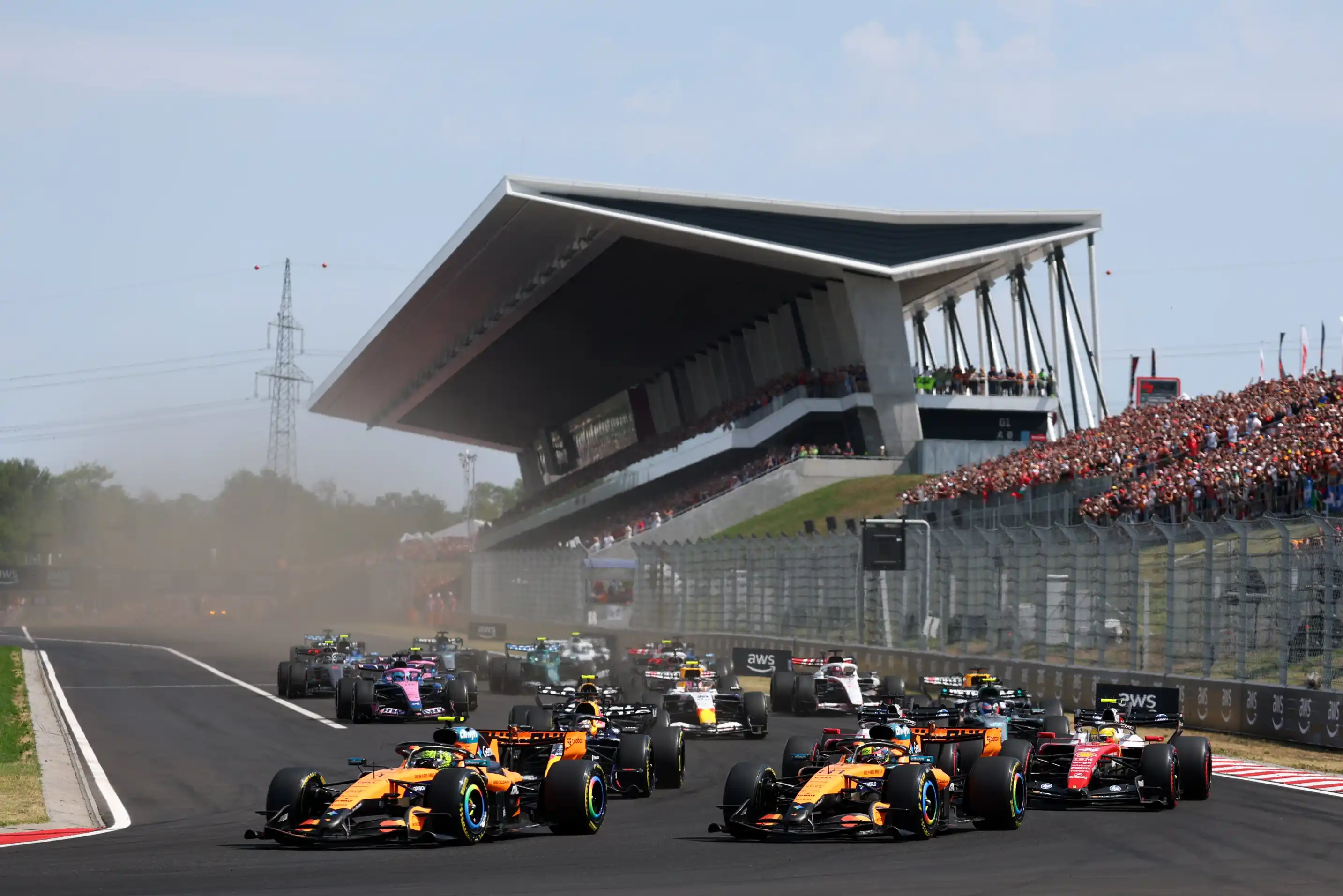 McLaren dominó el inicio de la carrera