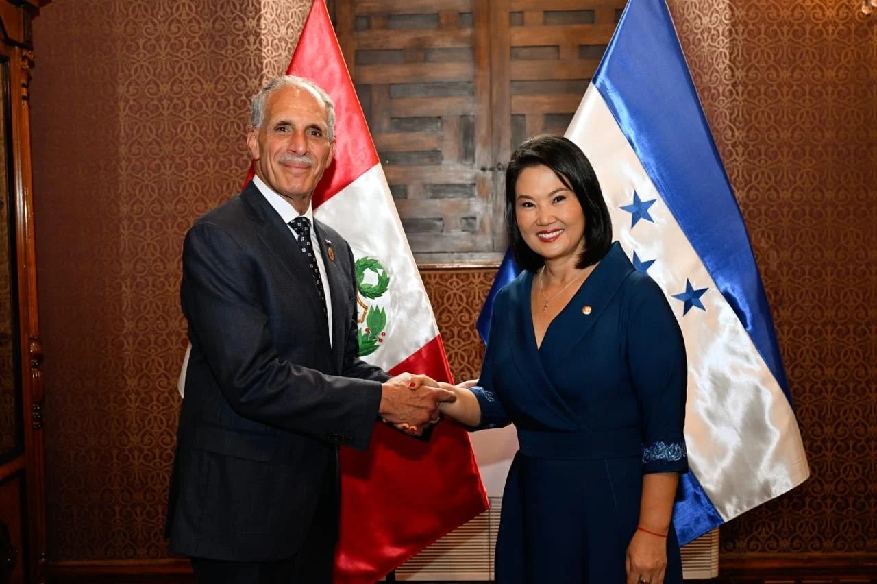 Keiko Fujimori y Tito Asfura.