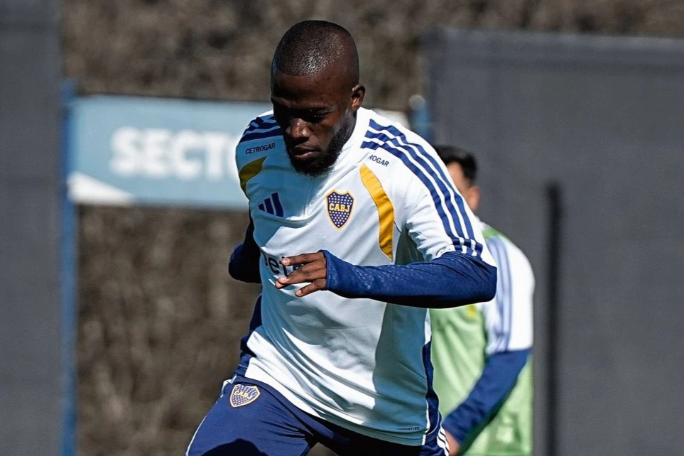 Enner Valencia fue convocado por primera vez en Boca y podría debutar ante Recoleta