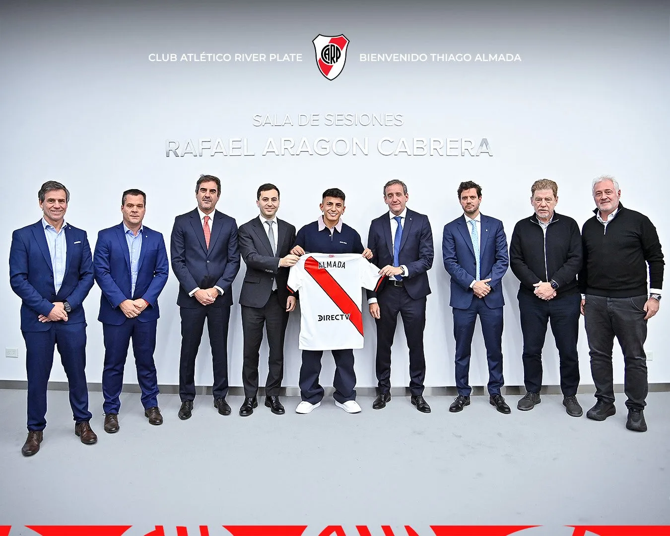 La presentación de Almada con la Comisión Directiva de River