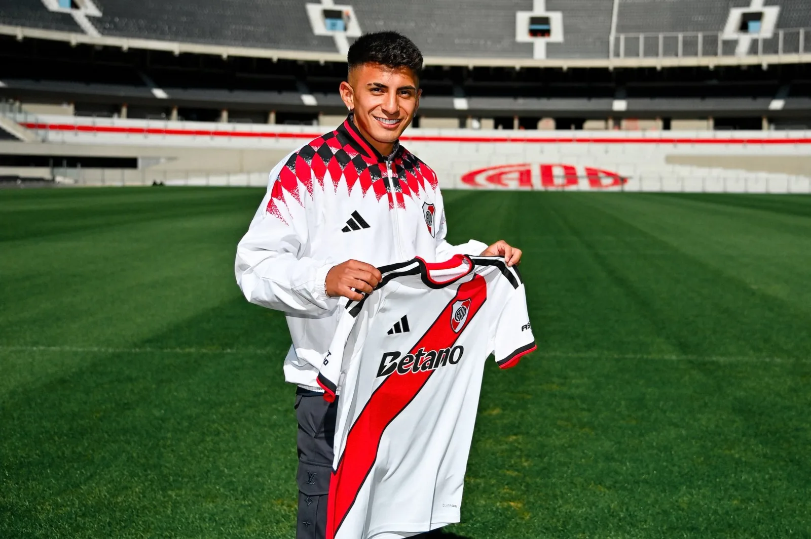 Thiago Almada was introduced as the new player of River: "I am fulfilling a dream"