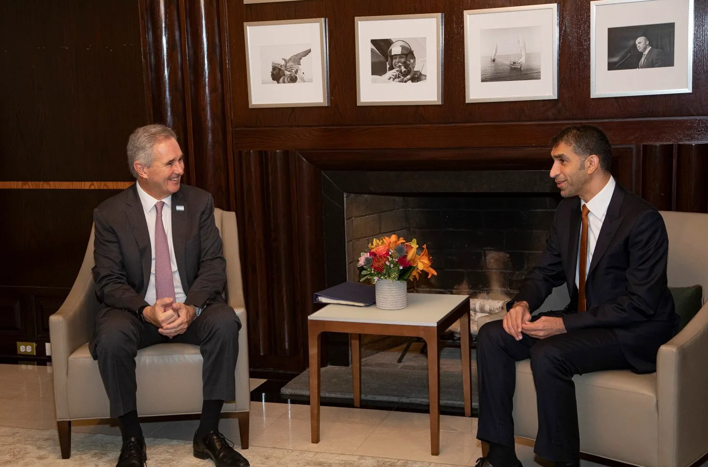 El Canciller al Ministro de Comercio Exterior de los Emiratos Árabes Unidos Thani bin Ahmed Al Zeyoudi.