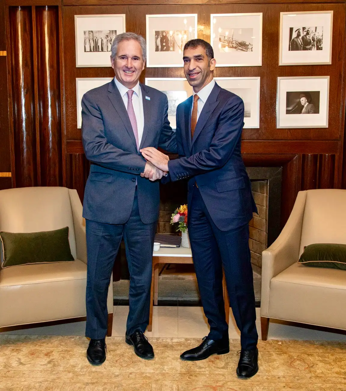 El Canciller al Ministro de Comercio Exterior de los Emiratos Árabes Unidos Thani bin Ahmed Al Zeyoudi.