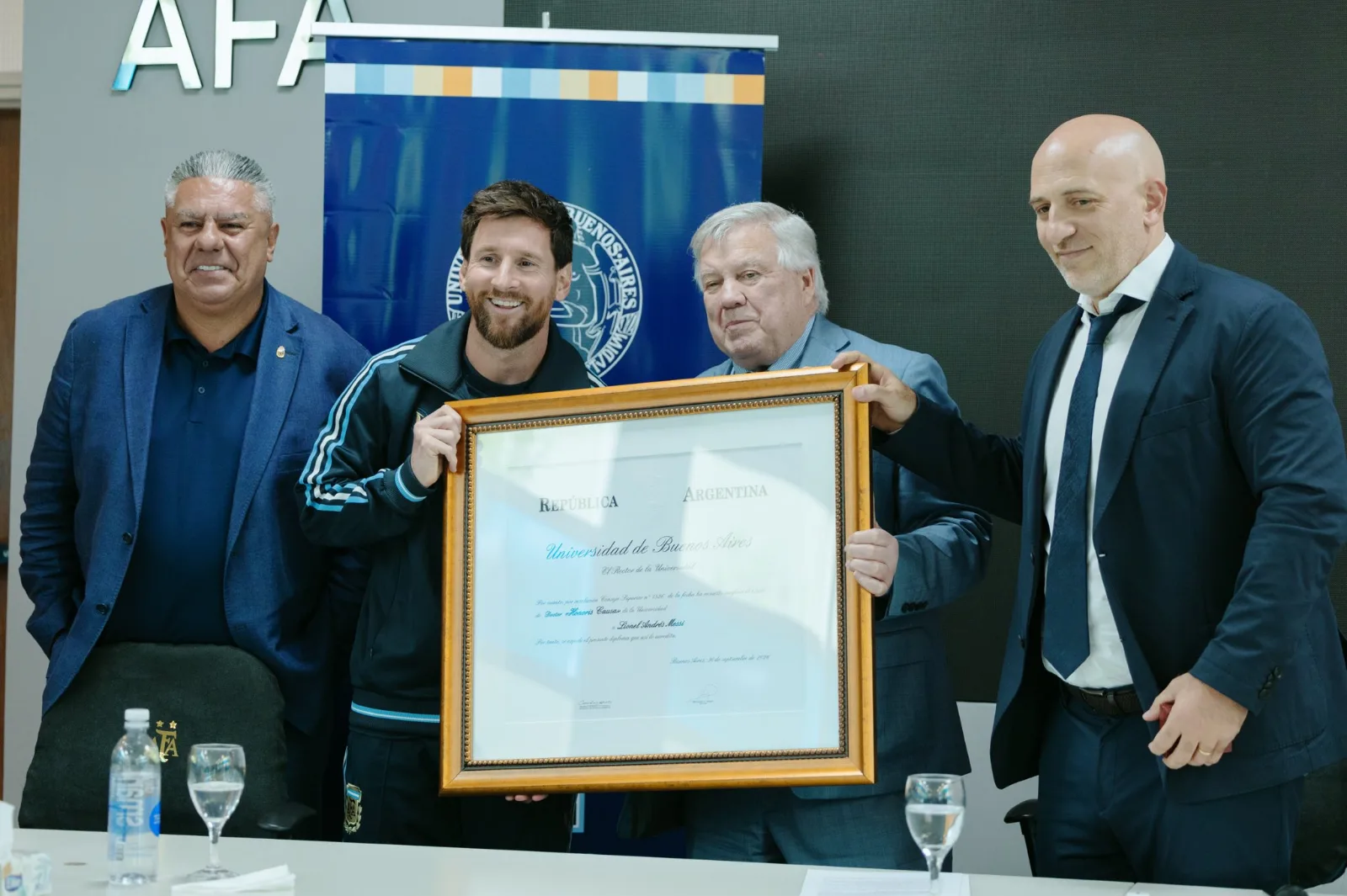 Antes de su despedida de la Selección, Lionel Messi fue distinguido por la UBA con el Doctorado Honoris Causa
